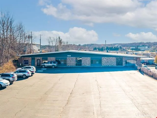 1009 W Ridge Street — Sale in Marquette, MI, photo 1 of 8