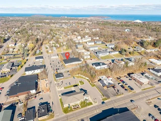 1009 W Ridge Street — Sale in Marquette, MI, photo 2 of 8