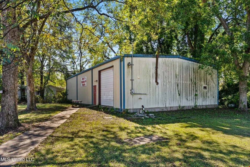 231 Vance Street Batesville, MS 38606 — Sale in Batesville, MS, photo 5 of 8