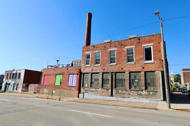 62 E 7th Street — Sale in Dubuque, IA, photo 4 of 8