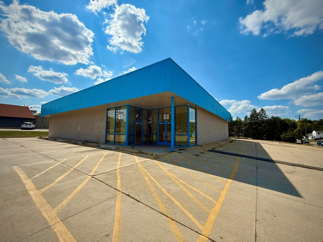 Stand Alone Retail on Signalized Corner Lansing MI