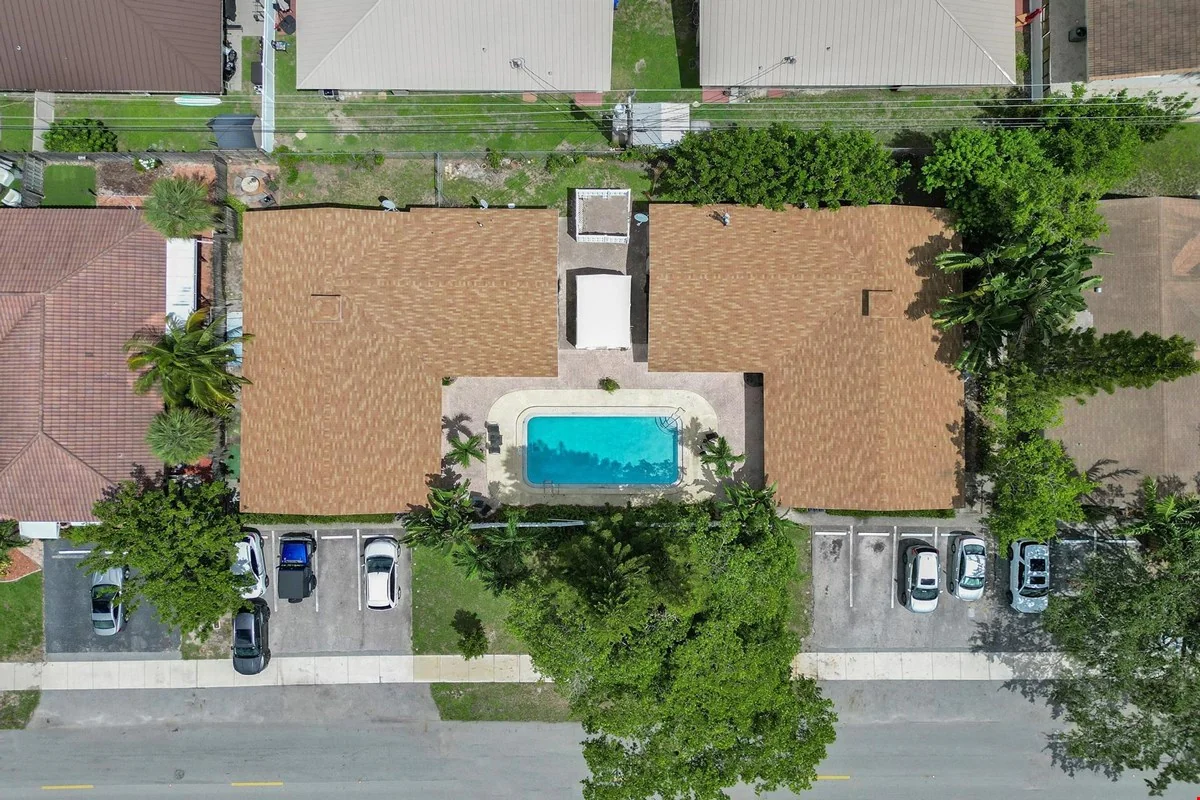 Mutli-Family Six Units with Pool & On-Site Laundry — Sale in Fort Lauderdale, FL, photo 7 of 8