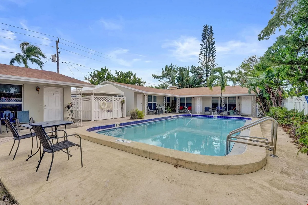 Mutli-Family Six Units with Pool & On-Site Laundry — Sale in Fort Lauderdale, FL, photo 8 of 8