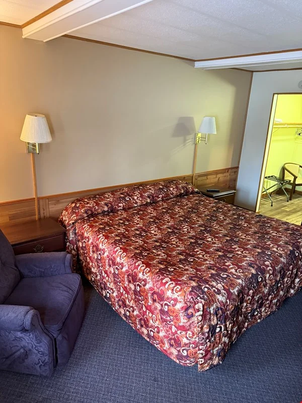 Hillcrest Motel & Cabins — Sale in Munising, MI, photo 3 of 8