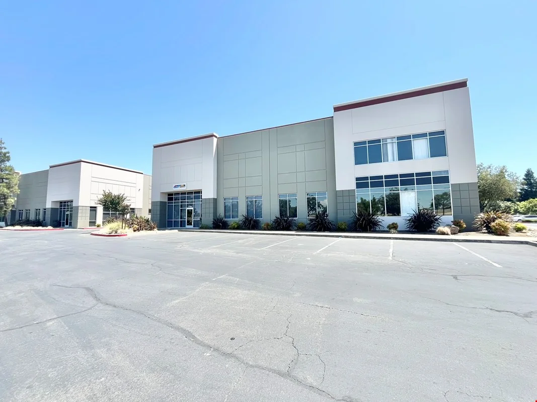 Flex Condominium near Sacramento Airport — Sale in Sacramento, CA, photo 3 of 8