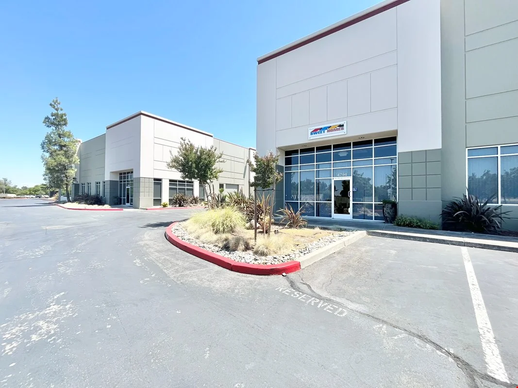 Flex Condominium near Sacramento Airport — Sale in Sacramento, CA, photo 8 of 8