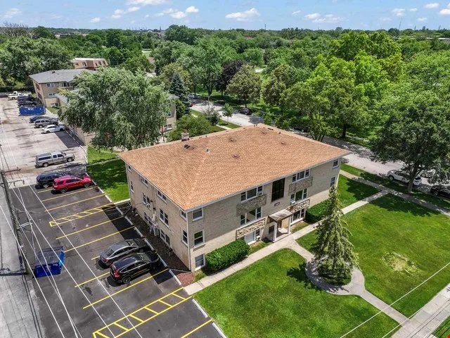 465 N Mill Road — Sale in Addison, IL, photo 4 of 8