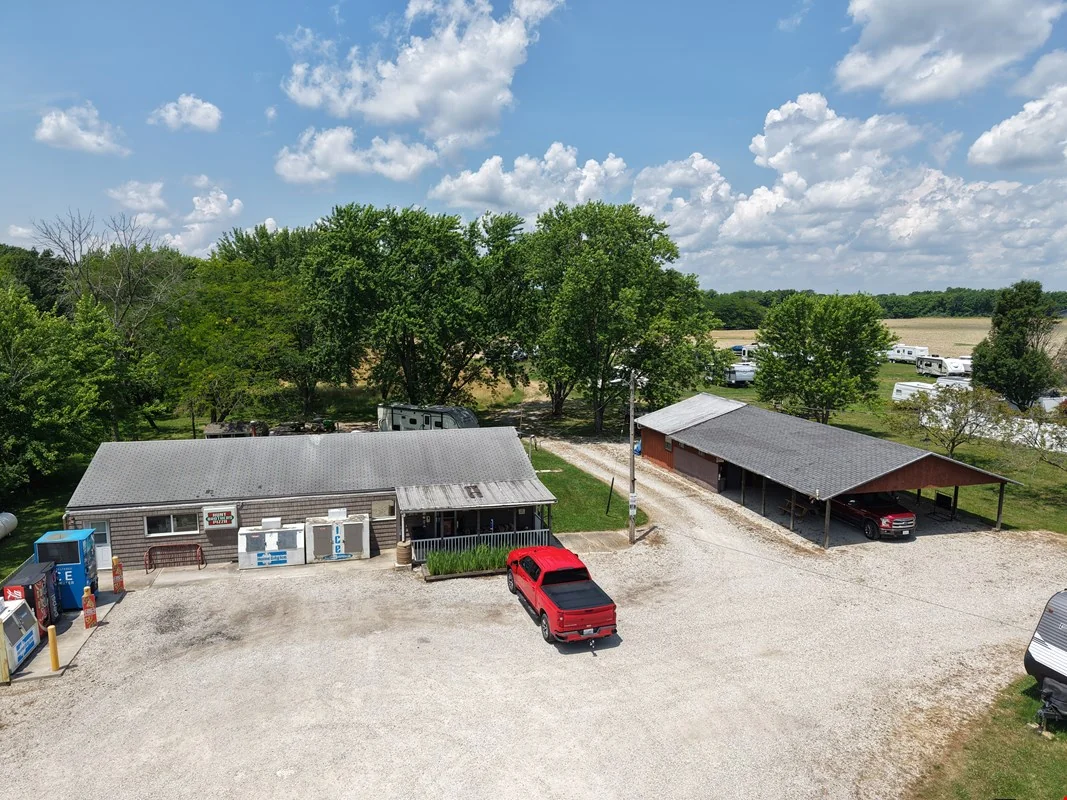 1643 County Highway 42, Shelbyville — Sale in Shelbyville, IL, photo 1 of 8