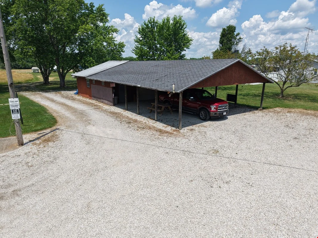 1643 County Highway 42, Shelbyville — Sale in Shelbyville, IL, photo 7 of 8