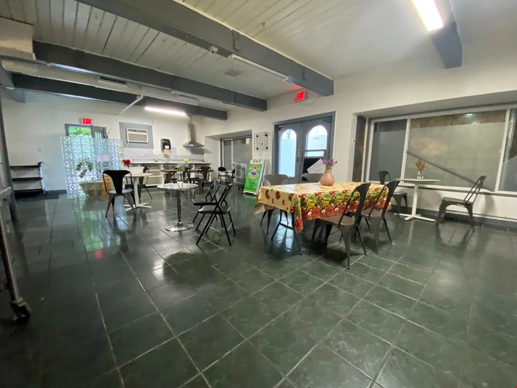 Retail Restaurant Building For Sale Near Seattle I-90 — Sale in Seattle, WA, photo 2 of 8