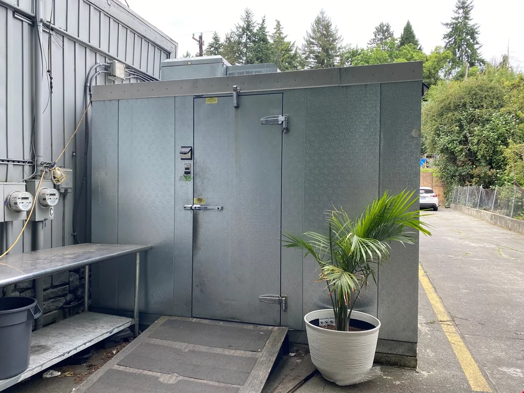 Retail Restaurant Building For Sale Near Seattle I-90 — Sale in Seattle, WA, photo 4 of 8
