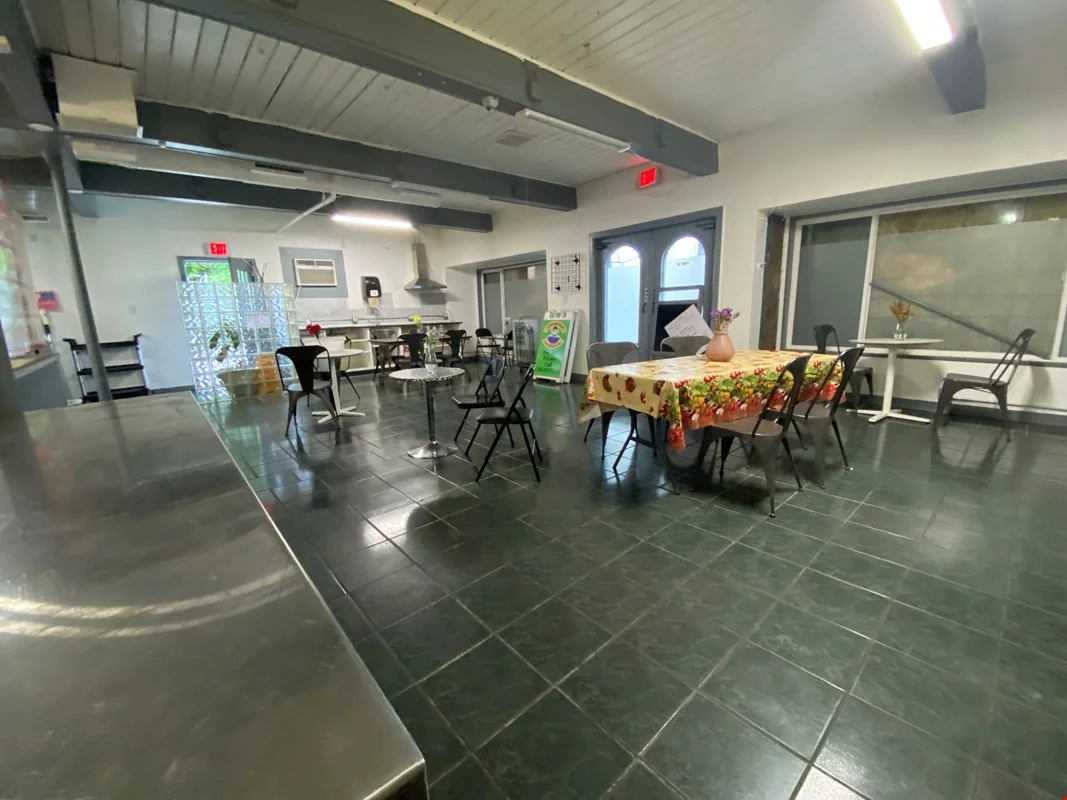 Retail Restaurant Building For Sale Near Seattle I-90 — Sale in Seattle, WA, photo 8 of 8
