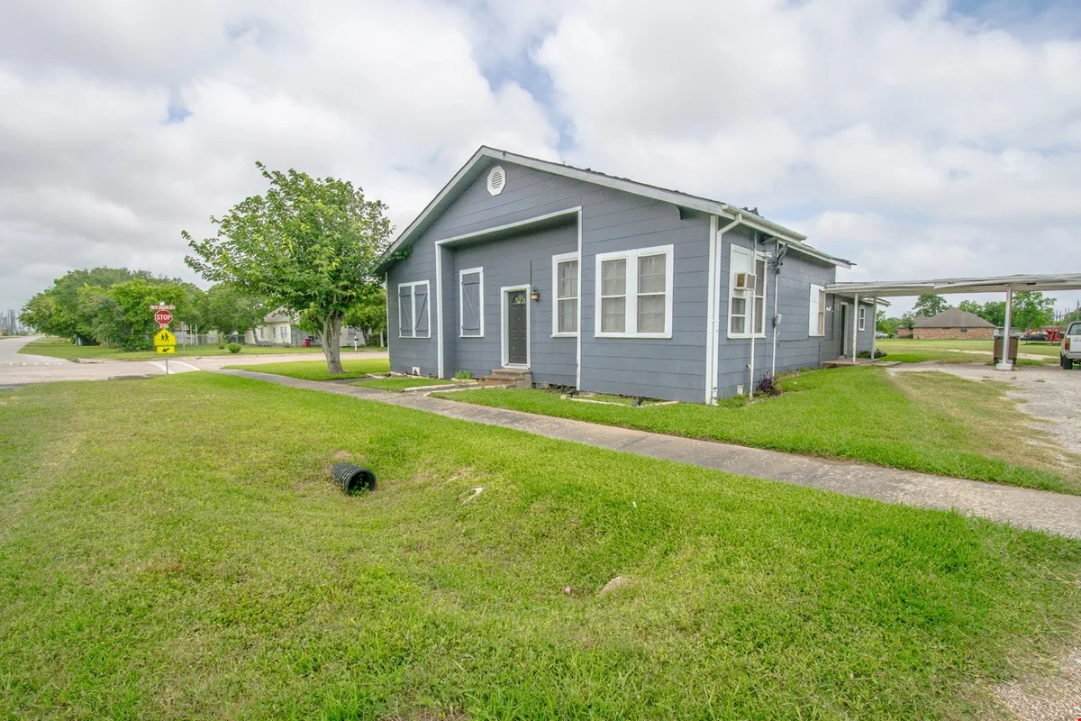 Ave A - Church & Parsonage — Sale in Freeport, TX, photo 3 of 8
