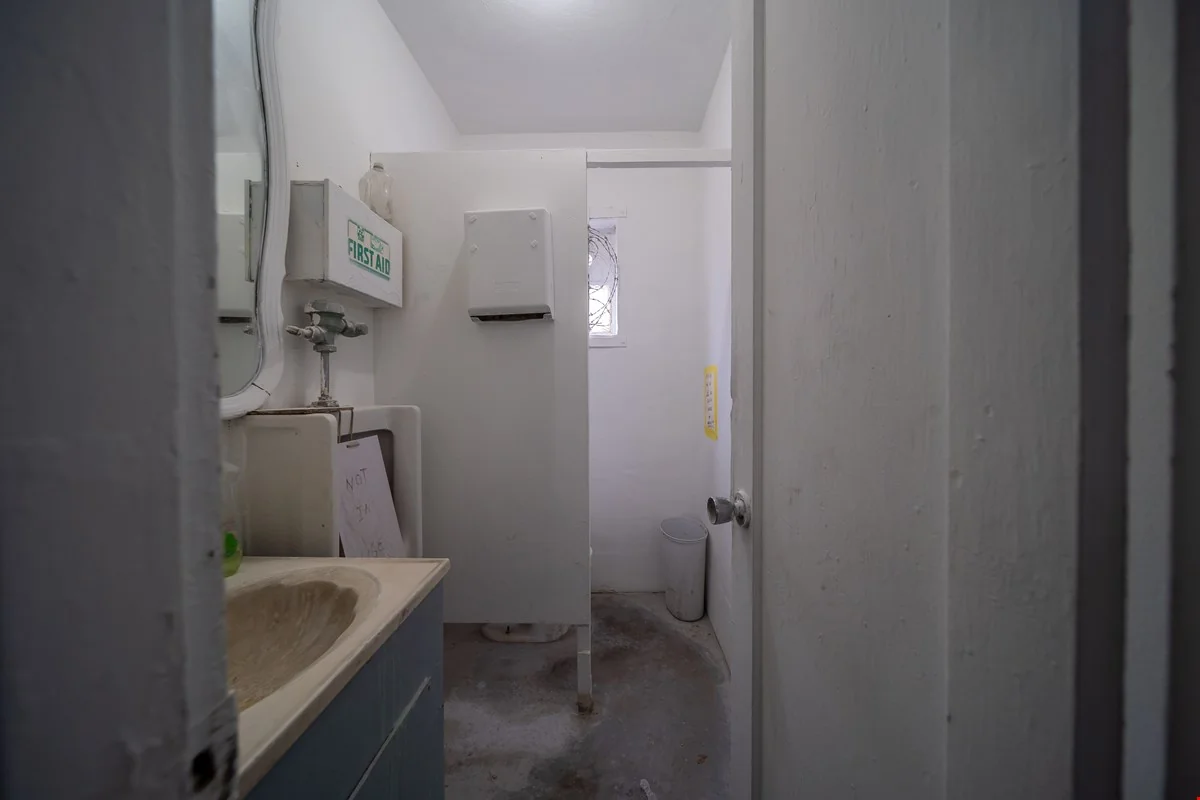 1040 E 26 ST HIALEAH FL 33013 — Sale in Hialeah, FL, photo 6 of 8