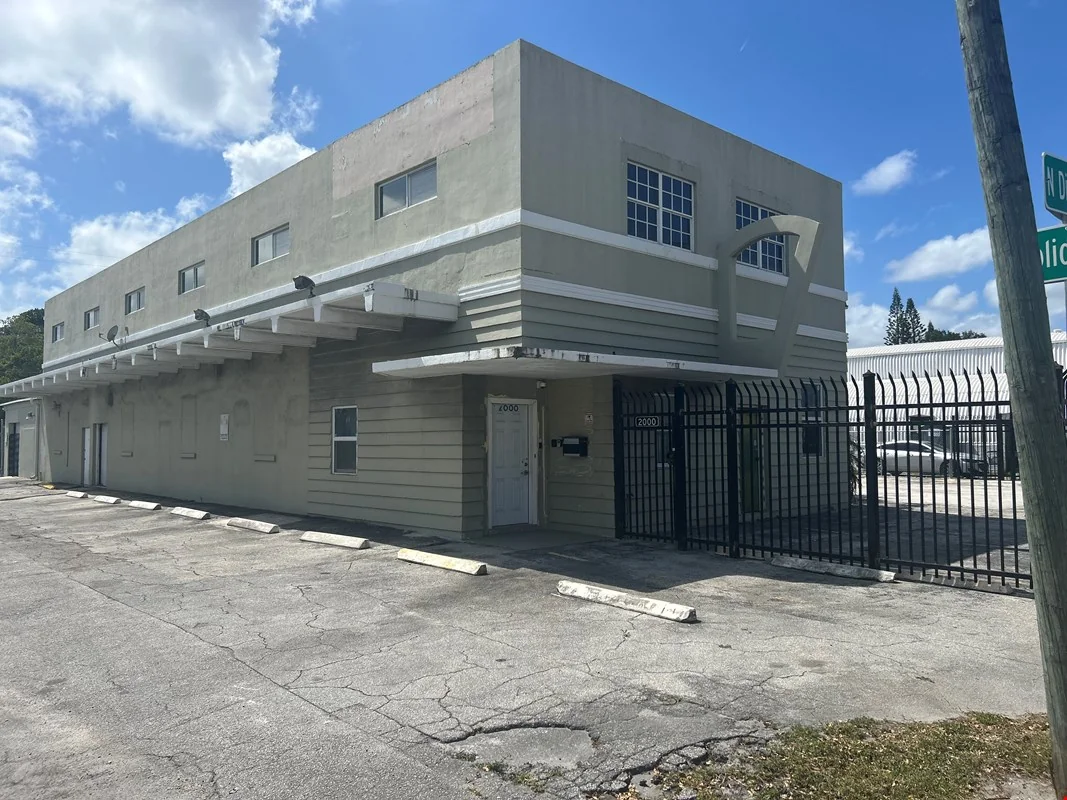 Hollywood Flex Industrial Building — Sale in Hollywood, FL, photo 2 of 8