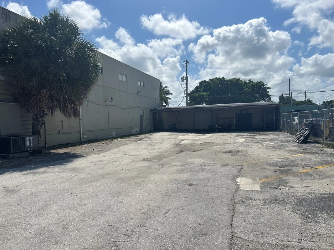 Hollywood Flex Industrial Building — Sale in Hollywood, FL, photo 7 of 8