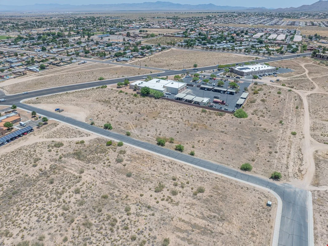 2700 Hualapai Mt Rd — Sale in Kingman, AZ, photo 5 of 8
