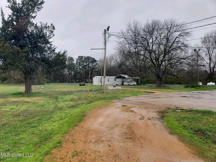 307 Panola Avenue Batesville, MS 38606 — Sale in Batesville, MS, photo 4 of 8