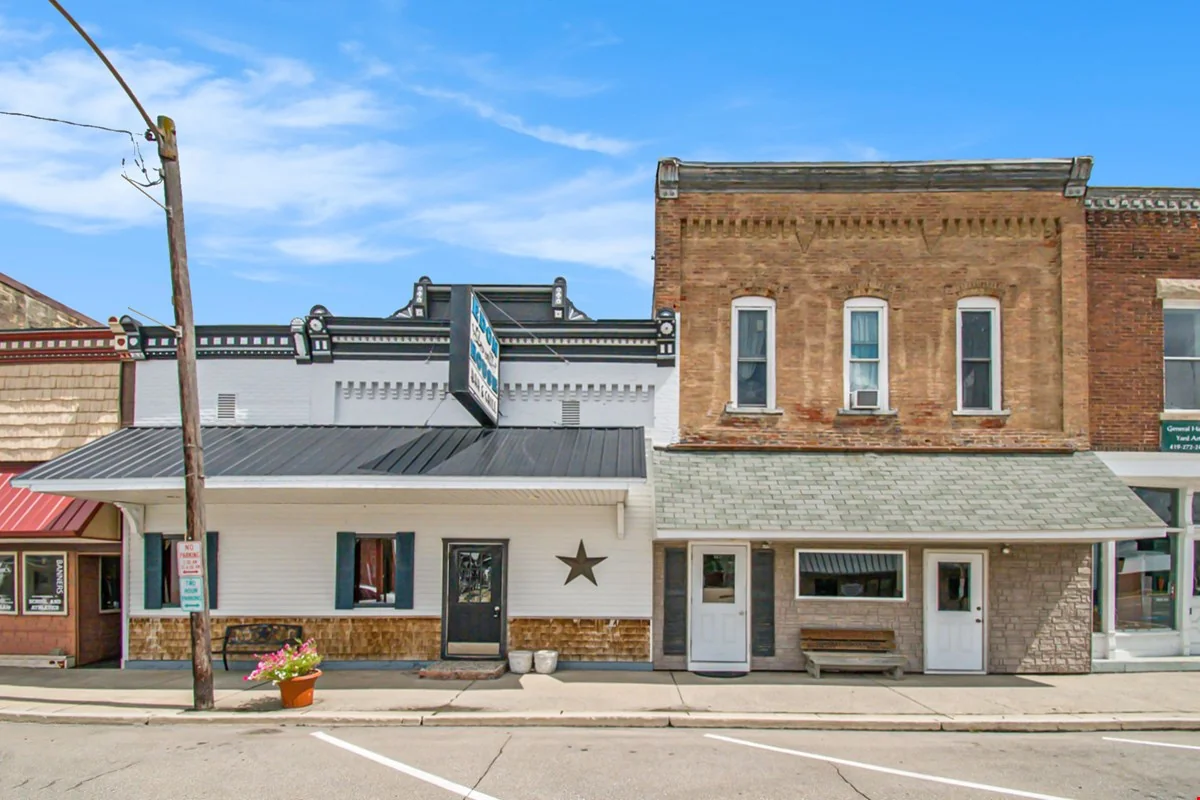 Multi investment opportunity -Turn key restaurant/bar/apartments - mixed use for sale in edon, OH