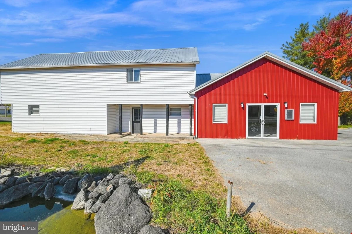 Mixed-used property on 2.48 acres conveniently located at the intersection of Route 30 - mixed use for sale in gettysburg, PA