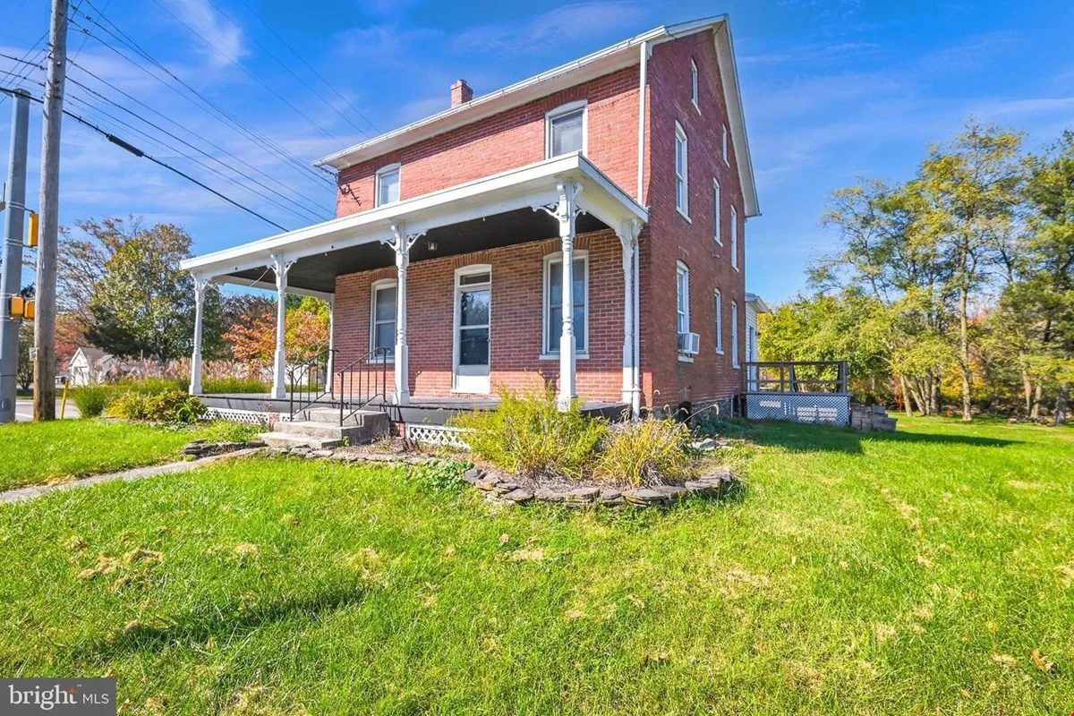 Mixed-used property on 2.48 acres conveniently… — Sale in Gettysburg, PA, photo 2 of 5