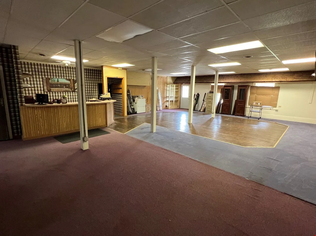 Commercial Property in Newton, IA — Sale in Newton, IA, photo 4 of 8