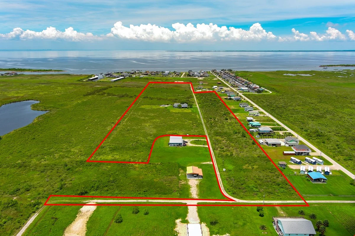 1133 E Bay Dr N, Port Bolivar, TX 77650 — Sale in Bolivar Peninsula, TX, photo 1 of 5