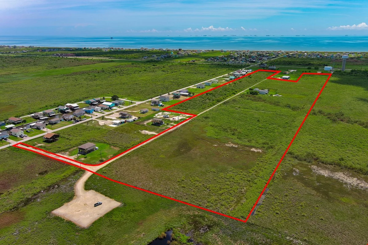 1133 E Bay Dr N, Port Bolivar, TX 77650 — Sale in Bolivar Peninsula, TX, photo 2 of 5