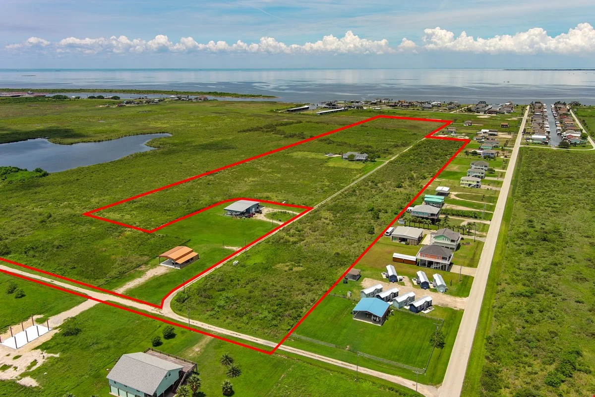 1133 E Bay Dr N, Port Bolivar, TX 77650 — Sale in Bolivar Peninsula, TX, photo 3 of 5
