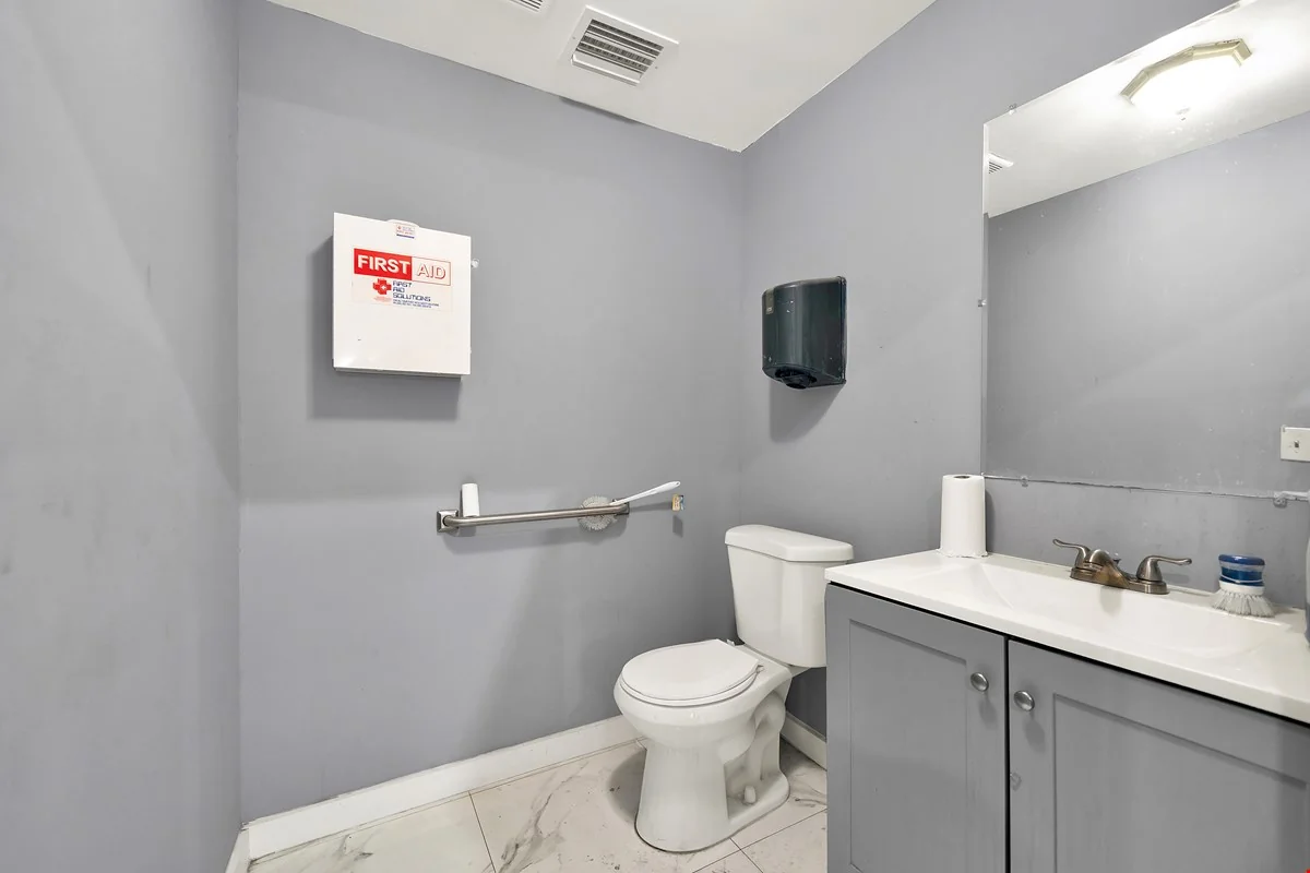 Devonaire Commerce Center — Sale in Miami, FL, photo 5 of 6