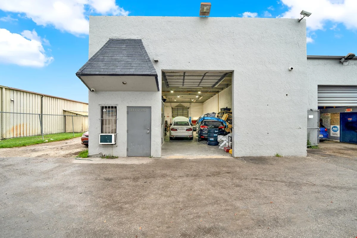Devonaire Commerce Center — Sale in Miami, FL, photo 6 of 6