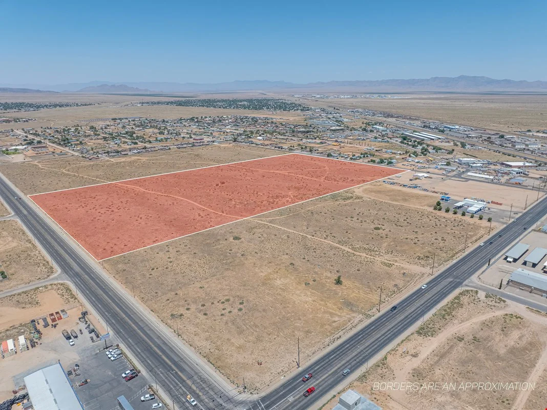 Bank & Airway — Sale in Kingman, AZ, photo 1 of 8