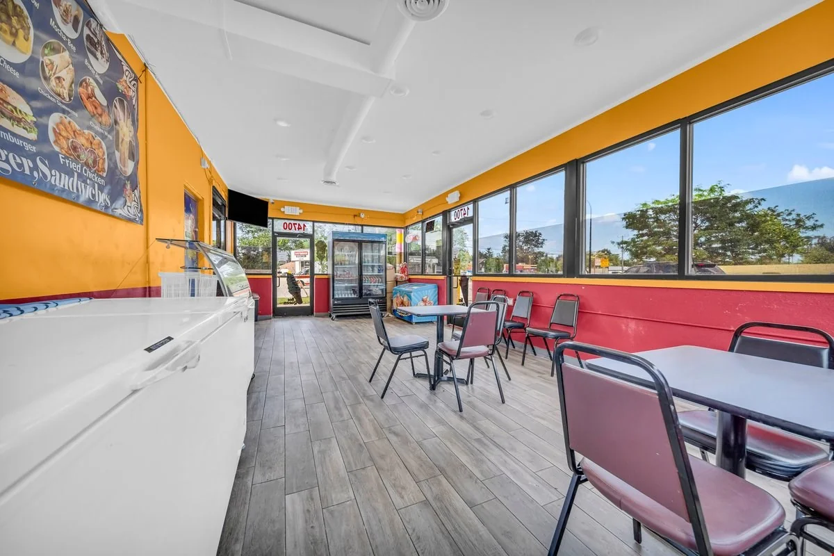 RETAIL RESTAURANT — Sale in Eastpointe, MI, photo 3 of 8