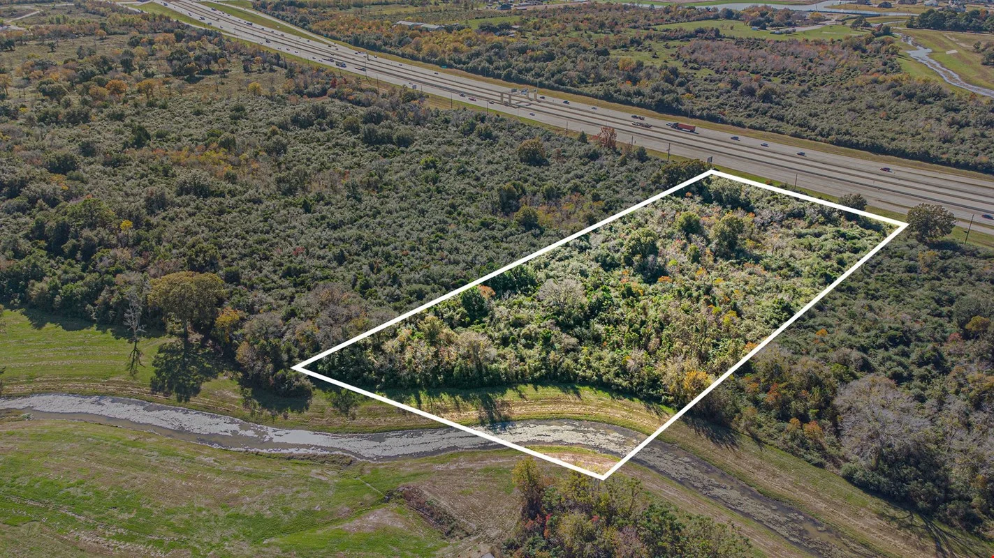 10 acres on HWY 288 frontage road — Sale in Freeport, TX, photo 1 of 8