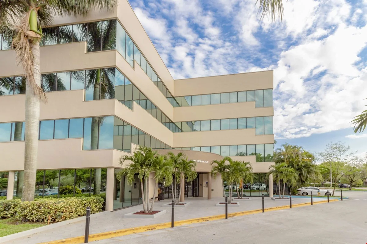 1 SW 129 Ave #401 — Sale in Pembroke Pines, FL, photo 2 of 8