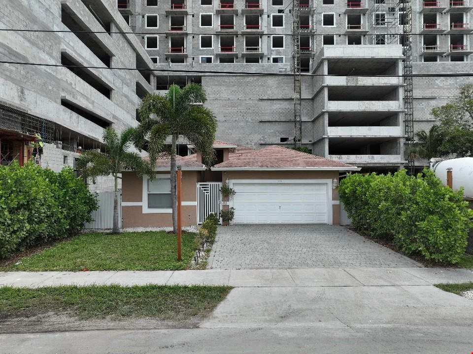 115 SW 1ST Court, Dania Beach, FL — Sale in Dania Beach, FL, photo 4 of 5