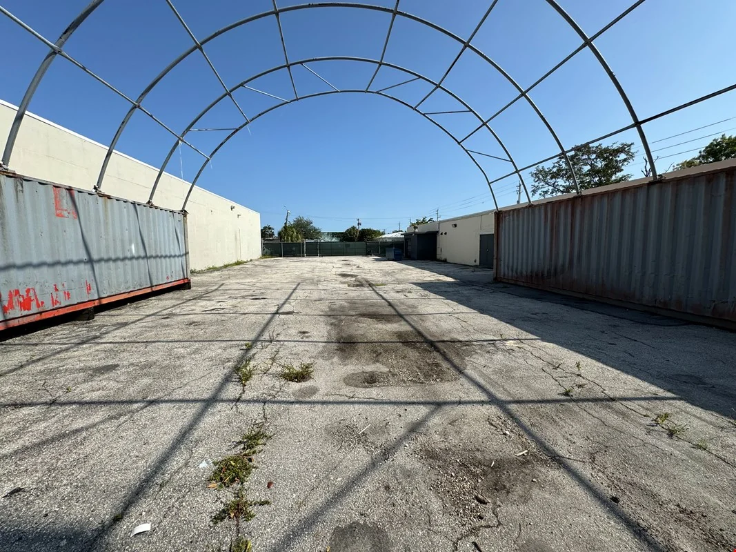 2216 N 20th Ave. — Sale in Hollywood, FL, photo 2 of 8