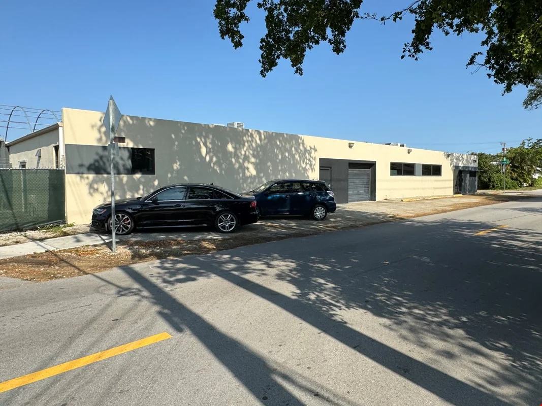 2216 N 20th Ave. — Sale in Hollywood, FL, photo 5 of 8