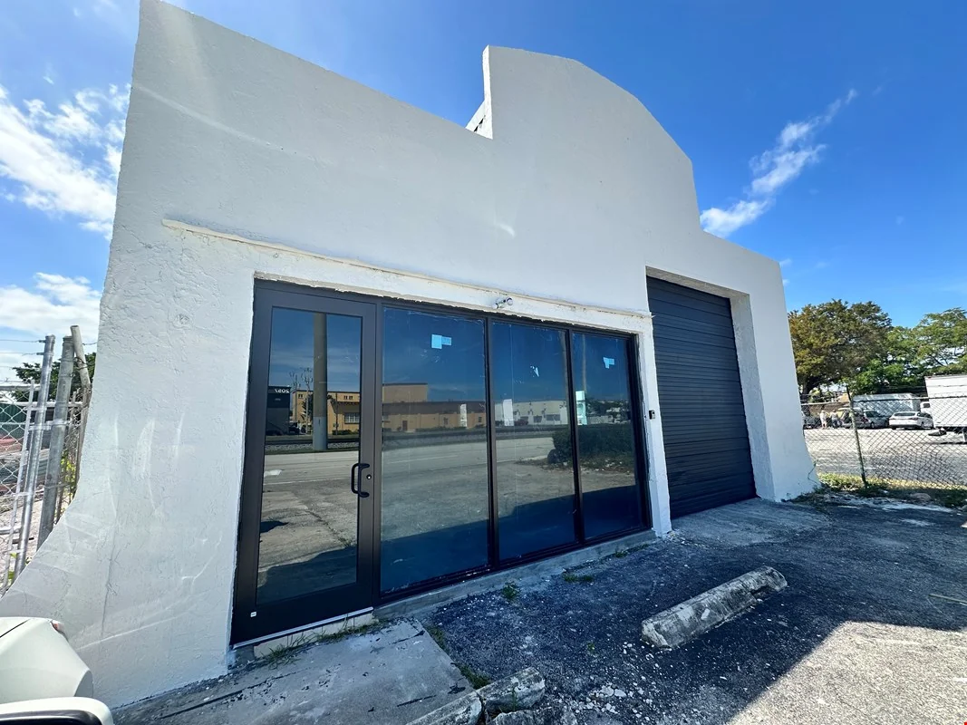 2012 N Dixie Hwy — Sale in Hollywood, FL, photo 2 of 8