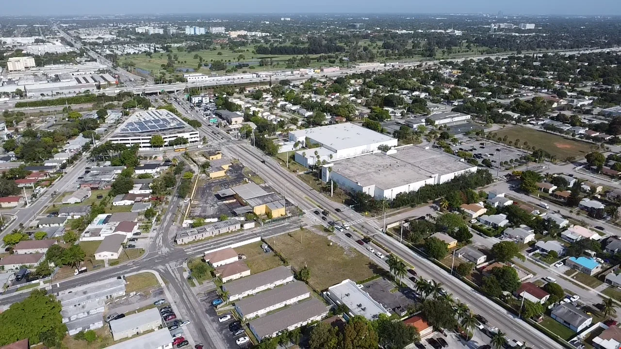 837 W Pembroke Rd. — Sale in Hallandale Beach, FL, photo 2 of 7