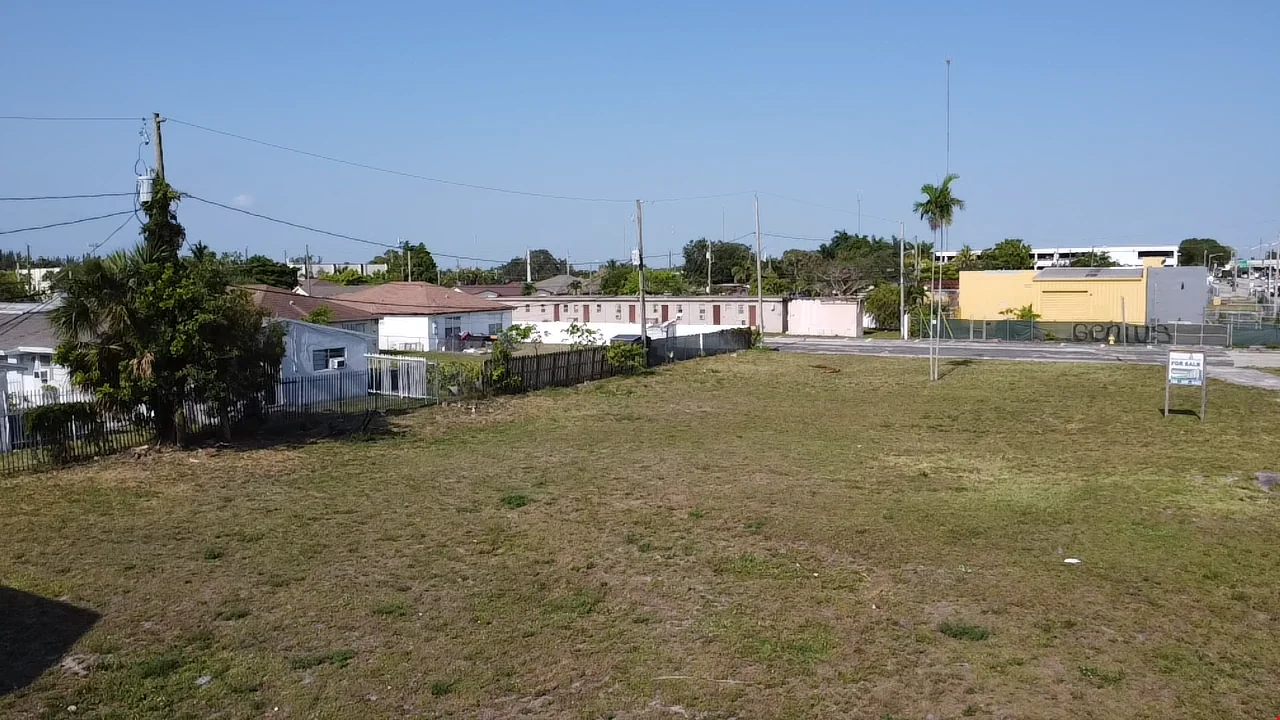 837 W Pembroke Rd. — Sale in Hallandale Beach, FL, photo 5 of 7