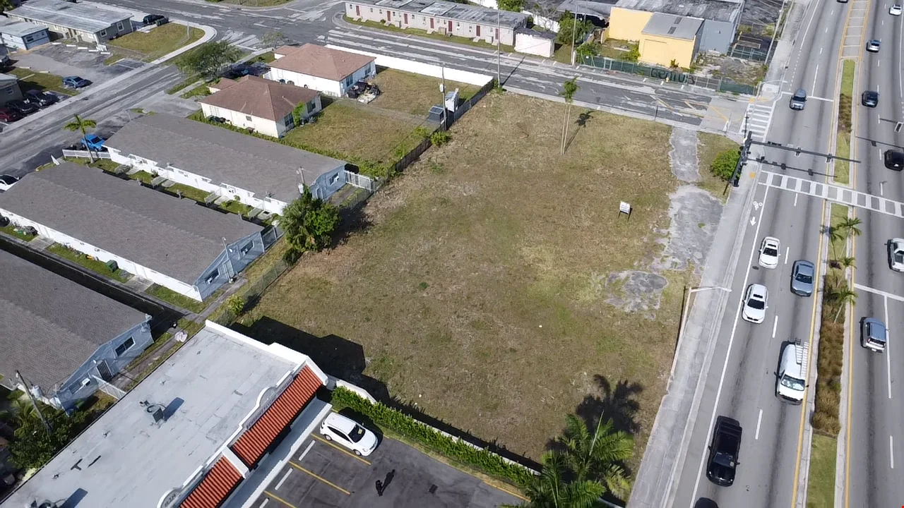 837 W Pembroke Rd. — Sale in Hallandale Beach, FL, photo 6 of 7