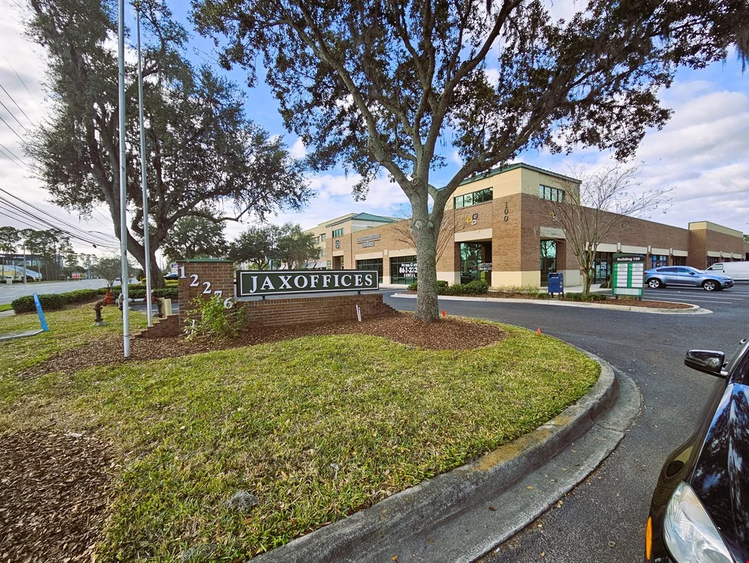 Jax Office Bldg 100 — Sale in Jacksonville, FL, photo 1 of 7