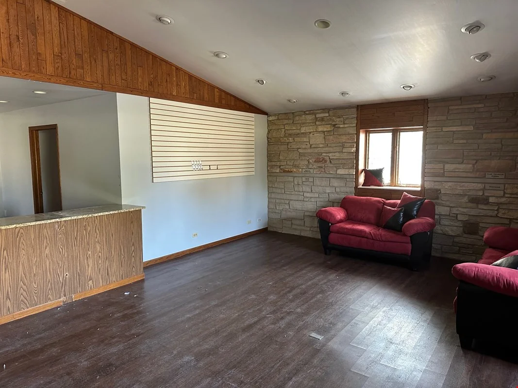 3125 Glenwood Lansing Rd , Lansing, IL 60438 — Sale in Lansing, IL, photo 4 of 8