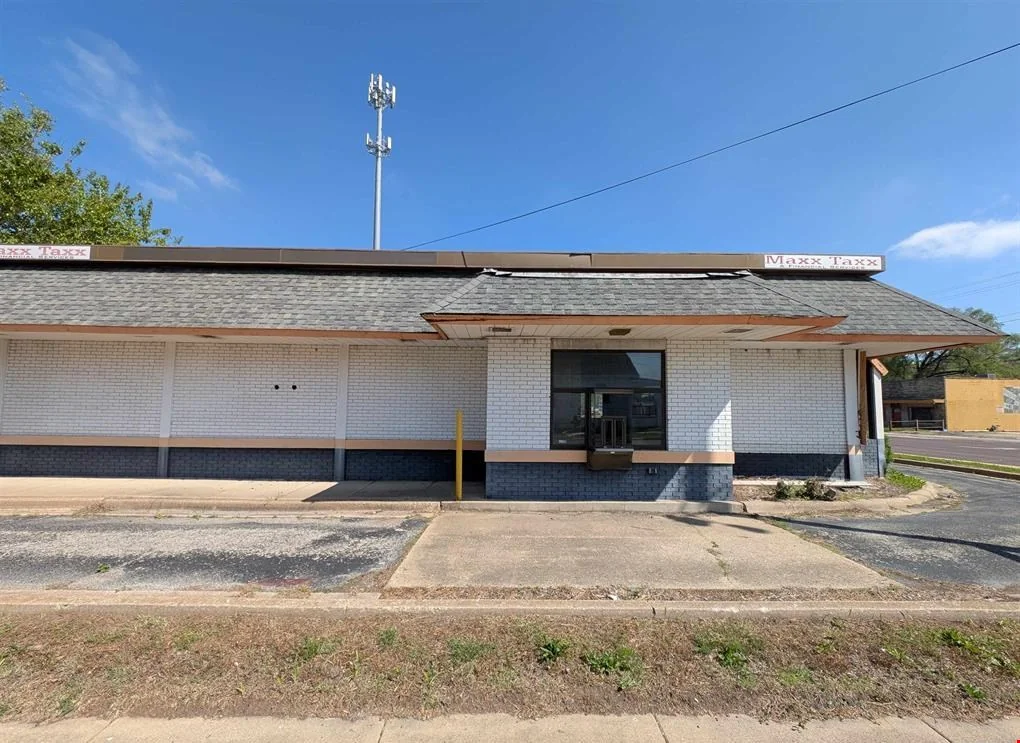 435 S Western Ave — Lease in Peoria, IL, photo 8 of 8