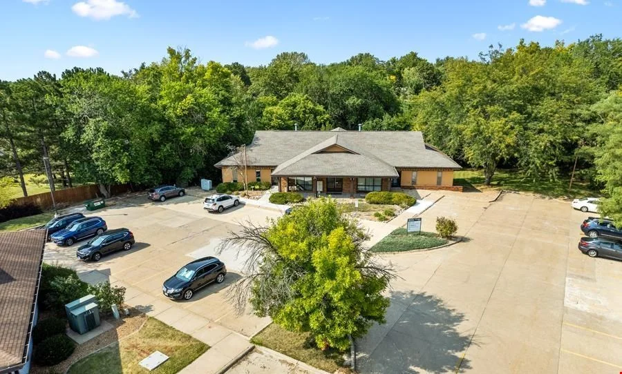 5113 N Executive Dr Suite 106 Microsuites — Lease in Peoria, IL, photo 1 of 8