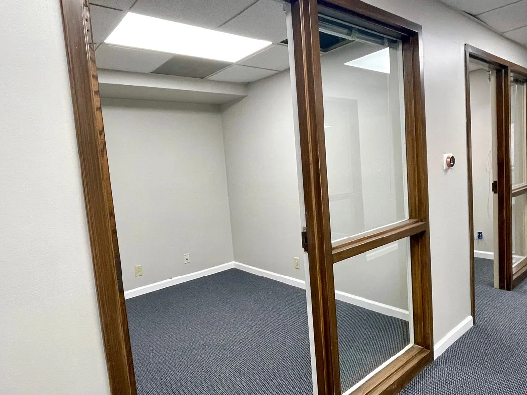 5113 N Executive Dr Suite 106 Microsuites — Lease in Peoria, IL, photo 4 of 8