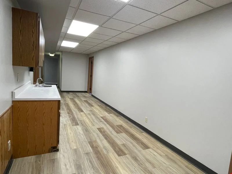 5113 N Executive Dr Suit 105 Microsuites — Lease in Peoria, IL, photo 4 of 8