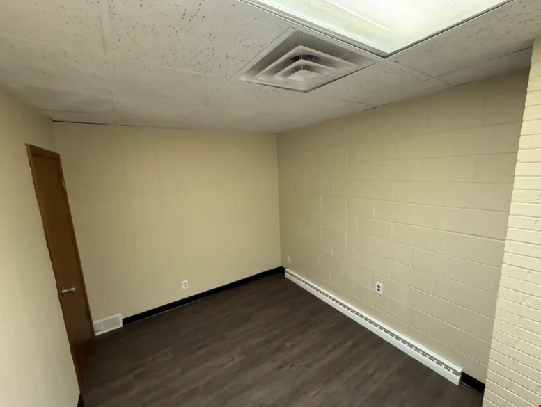 5025 W. Saginaw Highway — Lease in Lansing, MI, photo 3 of 8