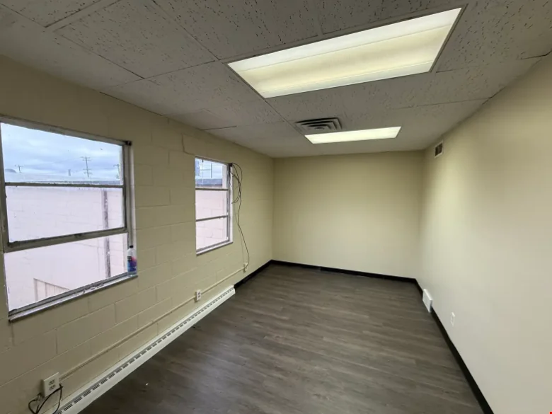 5025 W. Saginaw Highway — Lease in Lansing, MI, photo 7 of 8